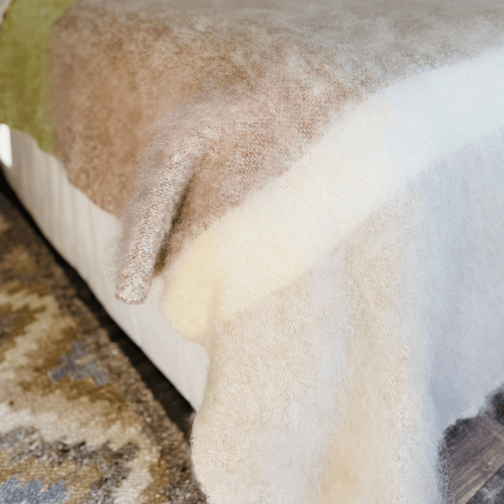 Kameeldoring Mohair Blanket